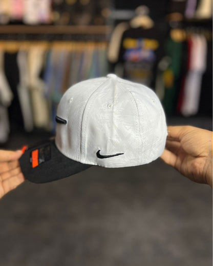 Nike Blanca Vintage / Gorra 1.1