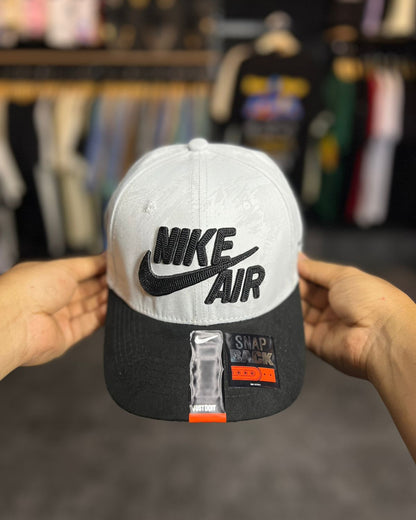 Nike Air Blanca Vintage / Gorra 1.1